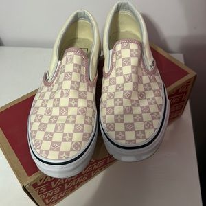 Slip on-pink vans